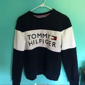 NWOT TOMMY HILFIGER CREWNECK